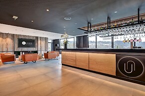 R hotel experiences