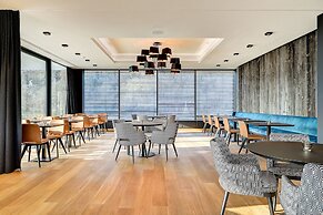 R hotel experiences