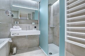 R hotel experiences