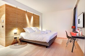 R hotel experiences
