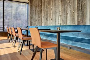 R hotel experiences