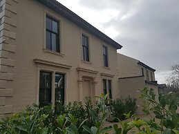 Crosshill House