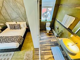 8 Plus Motels