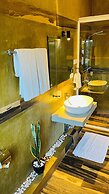 8 Plus Motels