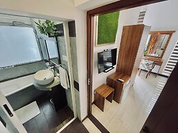 8 Plus Motels