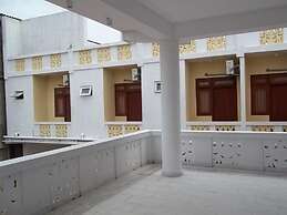 Lagoon Waves Hotel