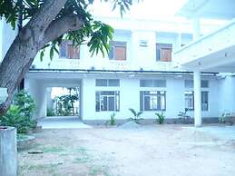 Lagoon Waves Hotel