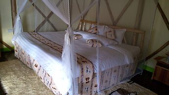 Lake Bunyonyi Rock Resort
