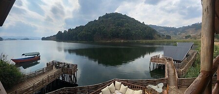 Lake Bunyonyi Rock Resort