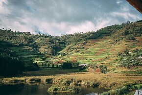 Lake Bunyonyi Rock Resort