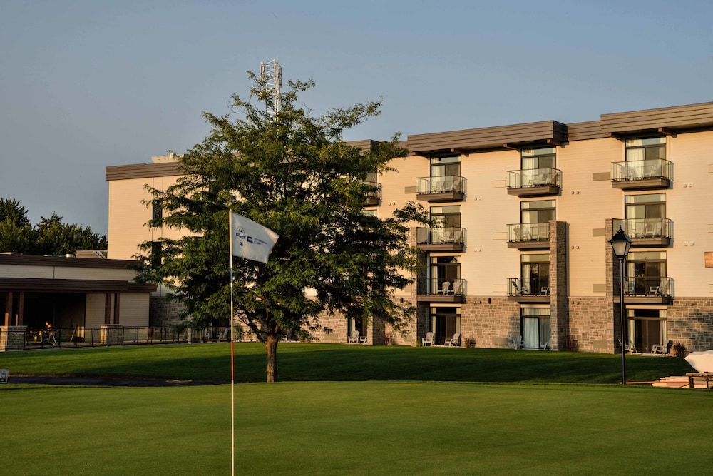 Hotel du Lac Champlain, an Ascend Collection Hotel
