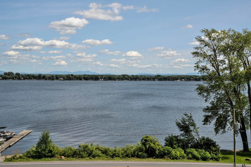 Hotel du Lac Champlain, an Ascend Collection Hotel