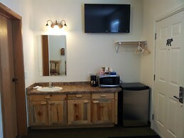 Bear's Den Lodge