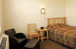 Bear's Den Lodge