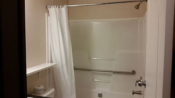 Bear's Den Lodge
