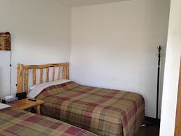 Bear's Den Lodge