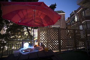Jeong House