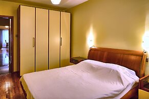 Baratero City Corner II Apartment