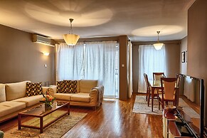 Baratero City Corner II Apartment