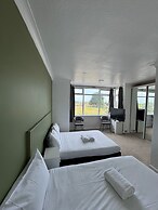 Sea Side Hotel