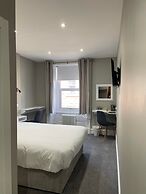 Airlie Arms Hotel