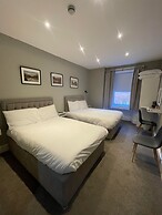 Airlie Arms Hotel