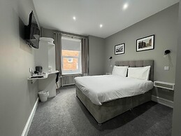 Airlie Arms Hotel