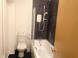 Airlie Arms Hotel