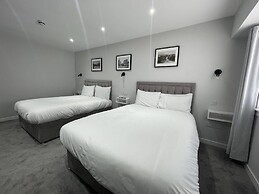 Airlie Arms Hotel
