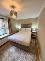 Airlie Arms Hotel