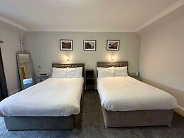 Airlie Arms Hotel