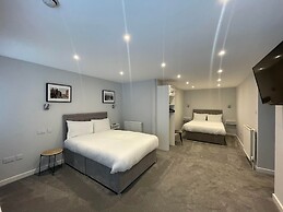 Airlie Arms Hotel