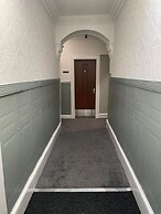 Airlie Arms Hotel
