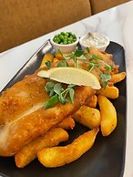 Airlie Arms Hotel