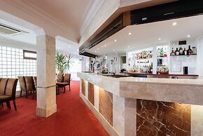 The Queens Hotel