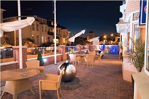 The Queens Hotel