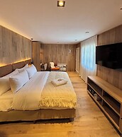Montano Boutique Suites
