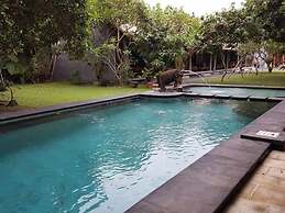 Adys Inn