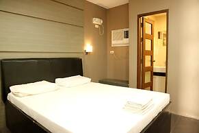 West Gate Hotel