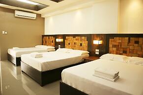 West Gate Hotel