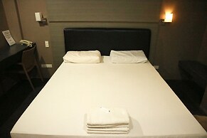 West Gate Hotel