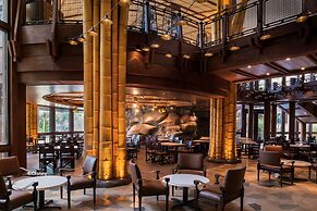 Disney Explorers Lodge