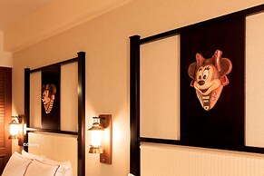 Disney Explorers Lodge