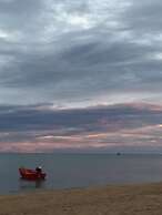 Hua Plee Lazy Beach