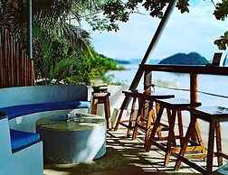 Outpost Beach Hostel - Adults Only