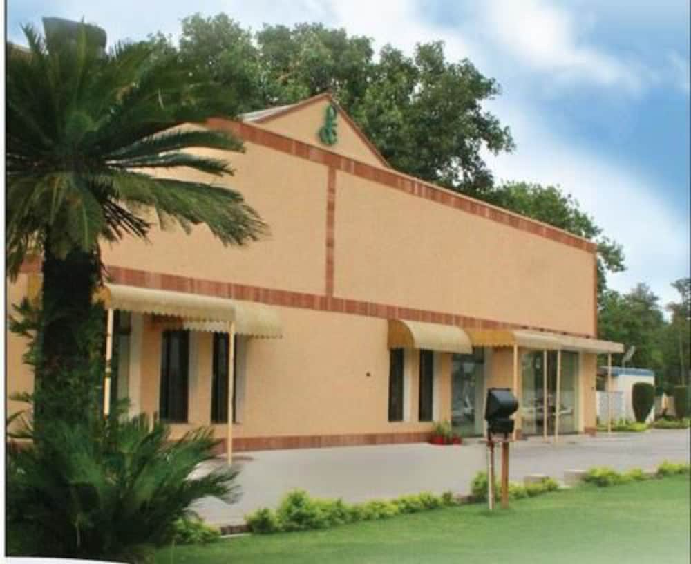 Flashman's Hotel