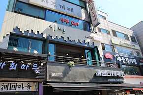 Dustin Guesthouse - Hostel