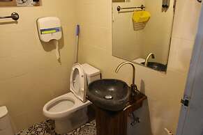 Dustin Guesthouse - Hostel