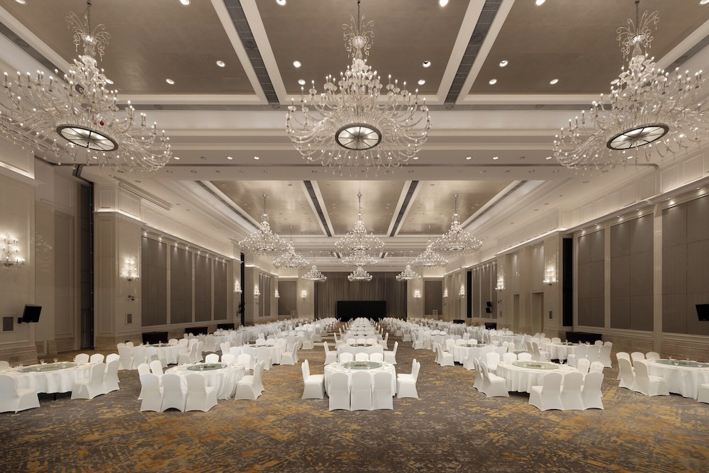 Luan Suntone Plaza Hotel