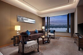 Luan Suntone Plaza Hotel